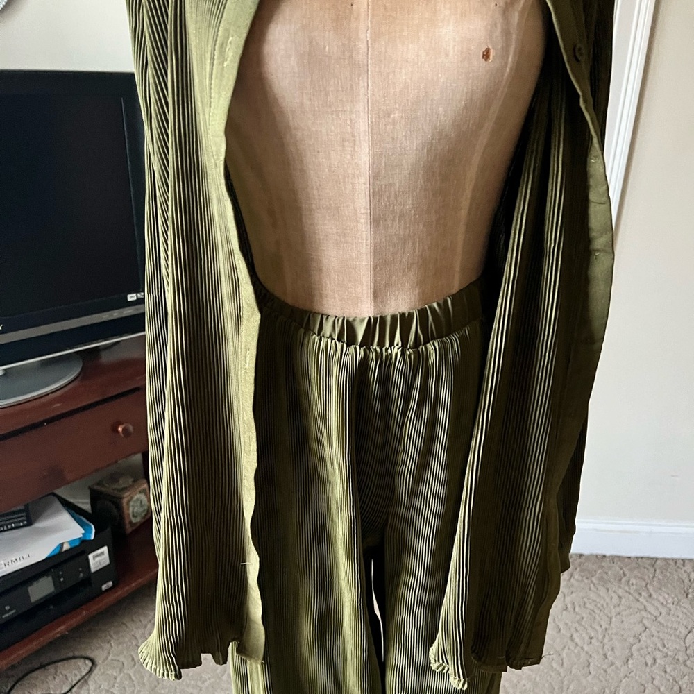 Tall Olive Green Plisse Set (Shirt and Pants) - Picture 3 of 5